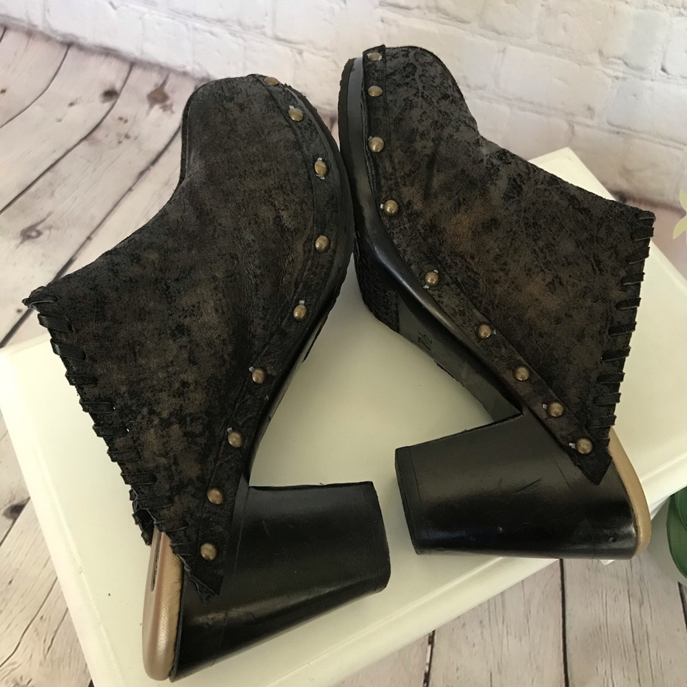 Salpy Clogs - image 3